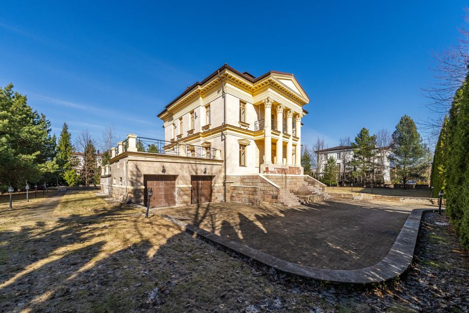 Дом в кп Резиденция Монолит