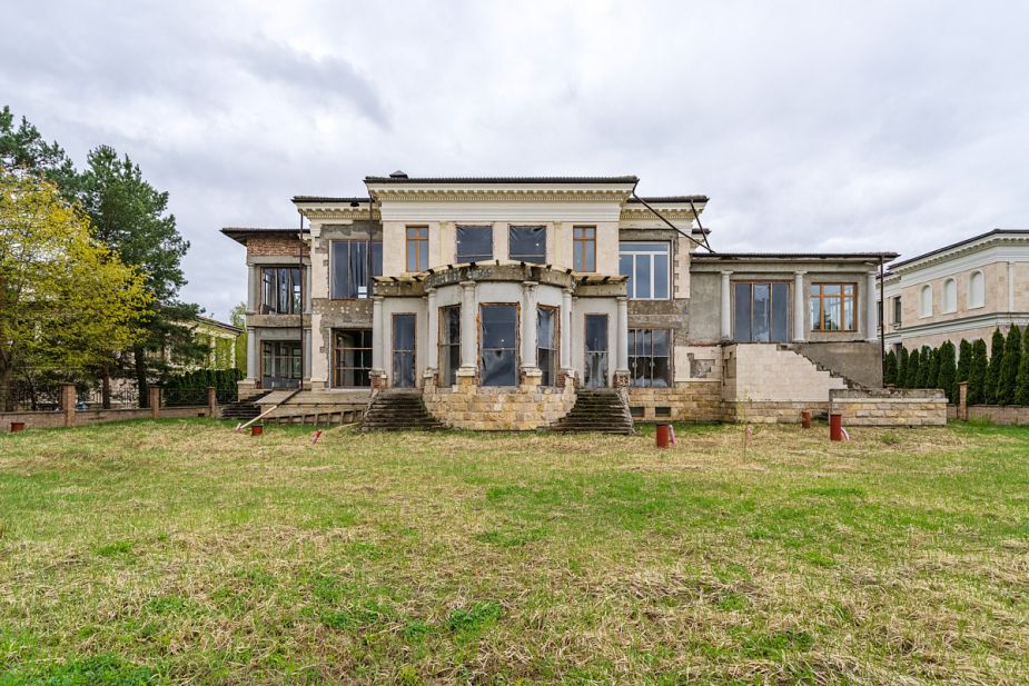 Дом под отделку в КП Монолит