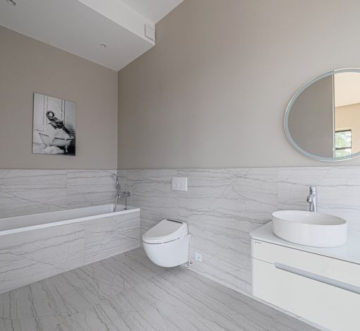 Дом с бассейном в Ренессанс парк