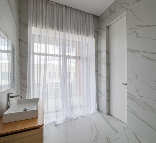 Дом с бассейном в Ренессанс парк