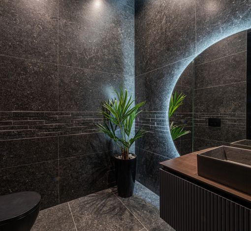 Дом с бассейном в Ренессанс парк