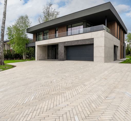 Дом с бассейном в КП Монтевиль