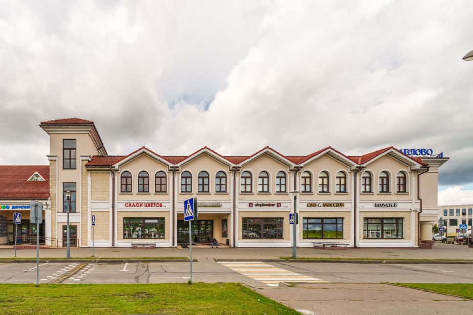 Дом с бассейном в поселке Новинки