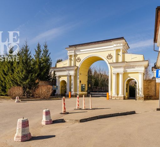 Дом с видом на озеро КП Монолит