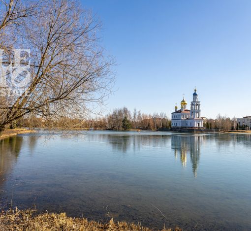 Дом с видом на озеро КП Монолит