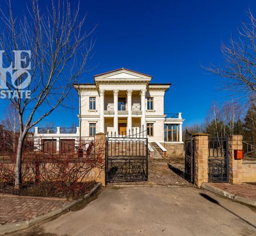 Дом с видом на озеро КП Монолит