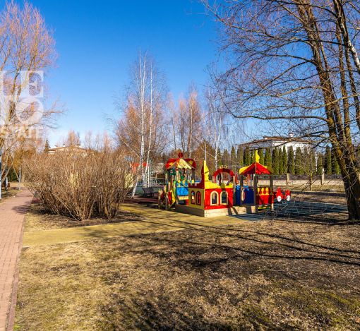 Дом с видом на озеро КП Монолит.