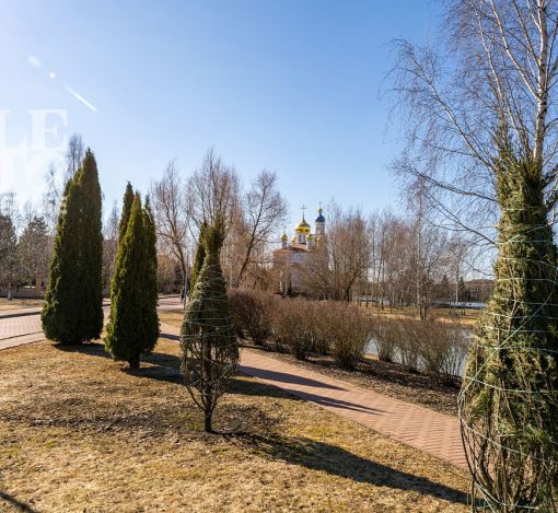 Дом с видом на озеро КП Монолит.