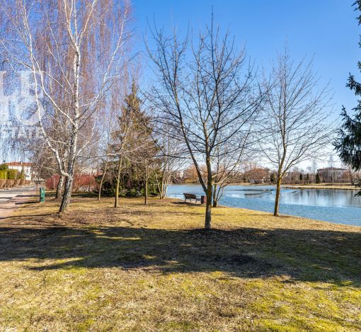 Дом с видом на озеро КП Монолит.