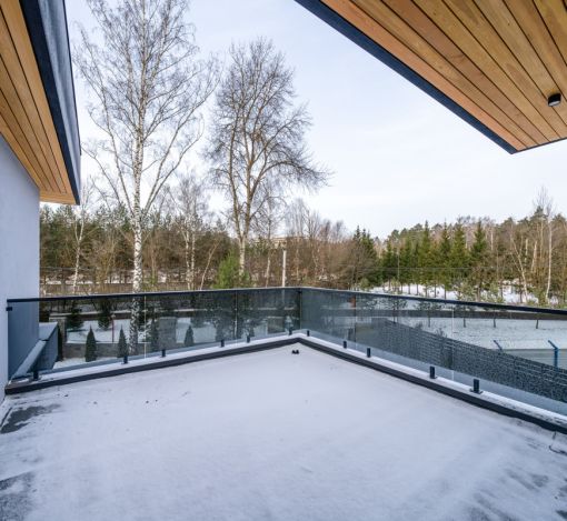 Новый дом около леса 9 км от МКАД