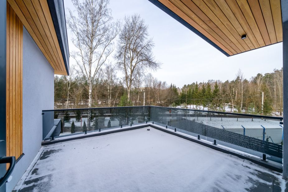 Новый дом около леса 9 км от МКАД