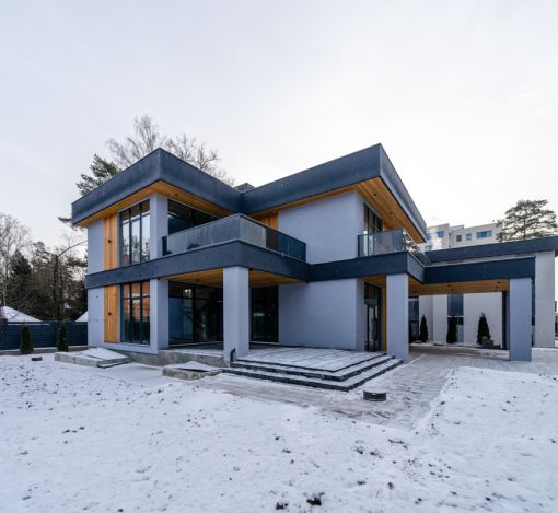 Новый дом около леса 9 км от МКАД