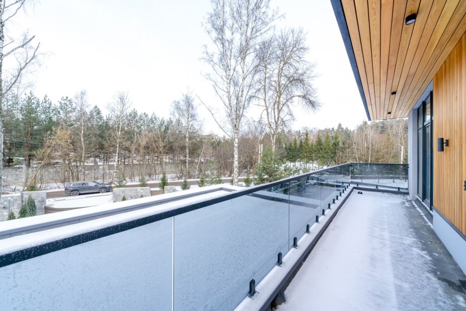 Новый дом около леса 9 км от МКАД