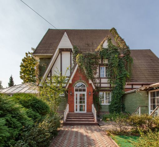 Дом с бассейном в КП Урожай