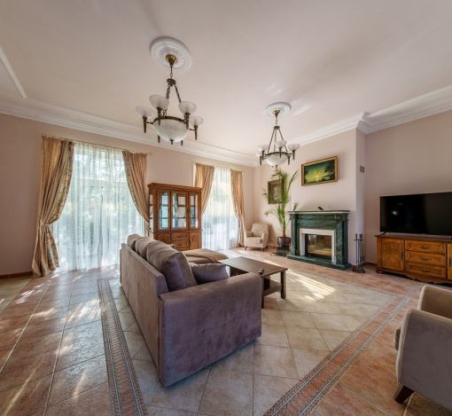 Дом с бассейном в КП Урожай