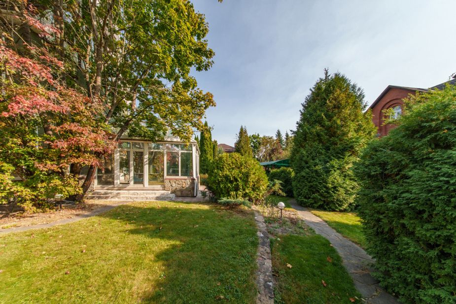 Дом с бассейном в КП Урожай