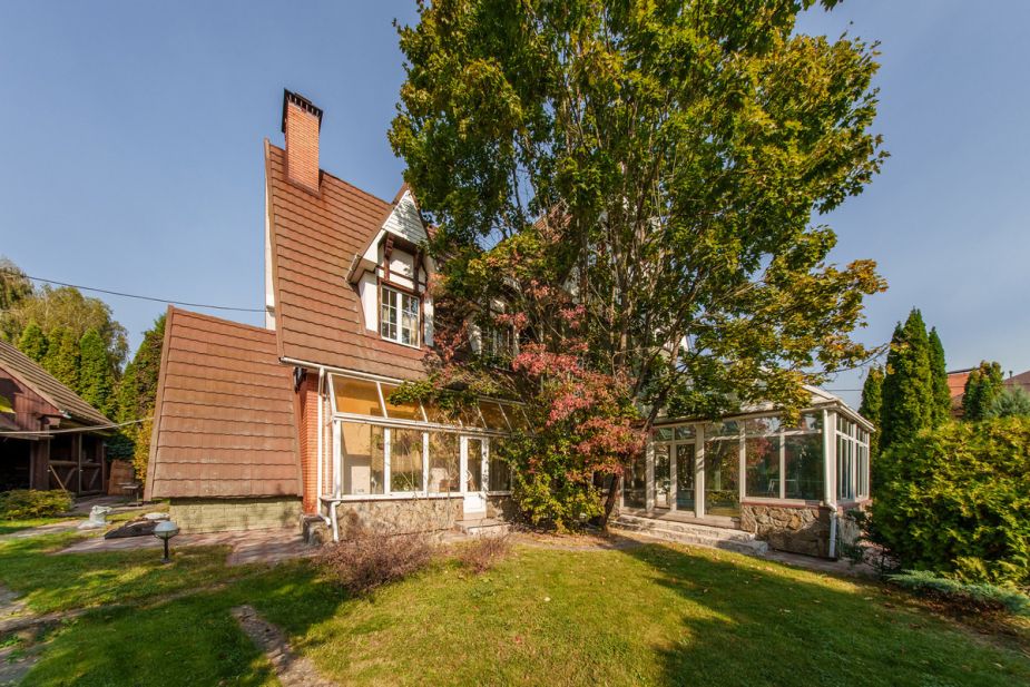 Дом с бассейном в КП Урожай