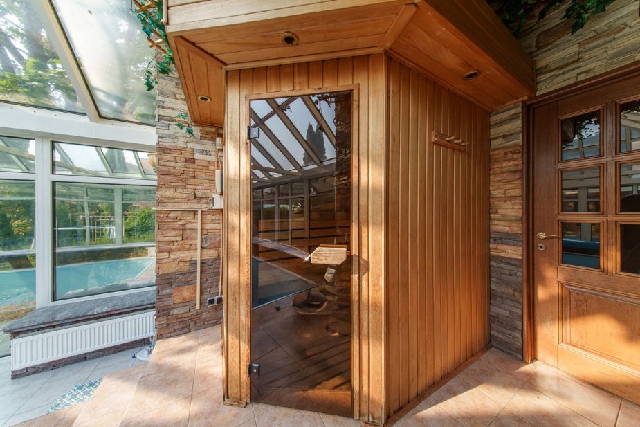 Дом с бассейном в КП Урожай