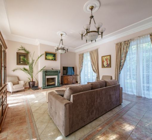 Дом с бассейном в КП Урожай