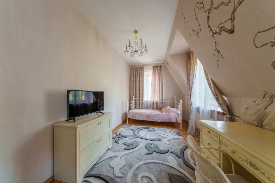 Дом с бассейном в КП Урожай