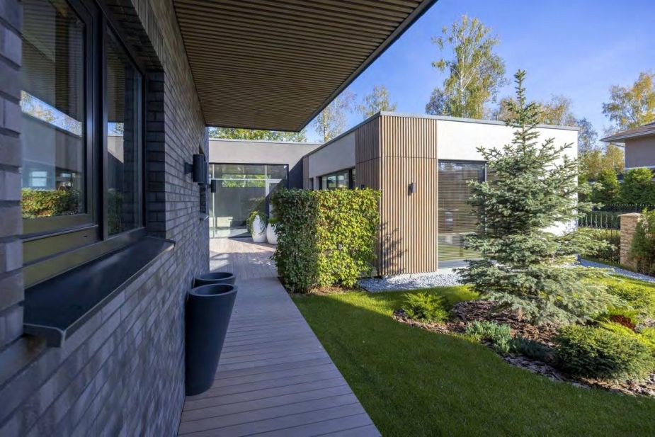 Дом с бассейном в КП Монтевиль