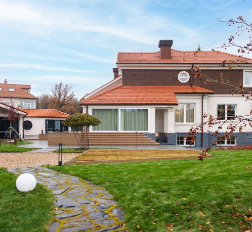 Дизайнерский дом в поселке Величъ