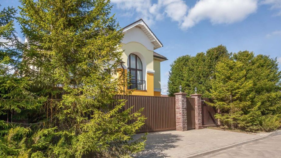 Дом с бассейном в КП Александрово