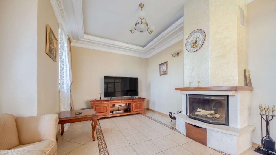 Дом с бассейном в КП Александрово